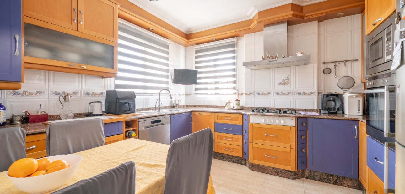 Herverkoop - Herenhuis -
Guardamar del Segura - El Moncayo