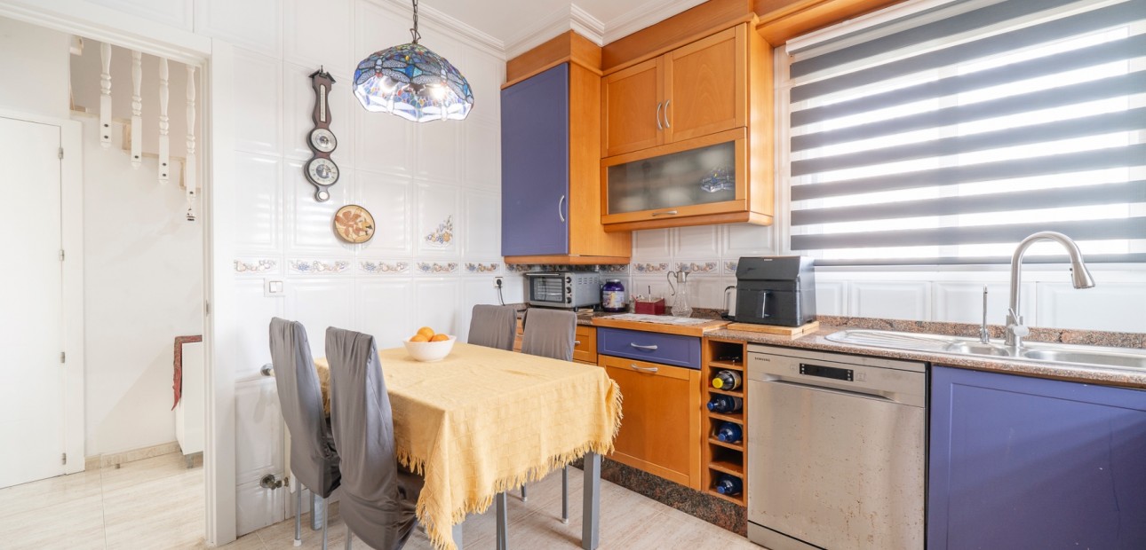 Herverkoop - Herenhuis -
Guardamar del Segura - El Moncayo