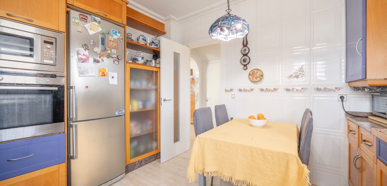 Herverkoop - Herenhuis -
Guardamar del Segura - El Moncayo