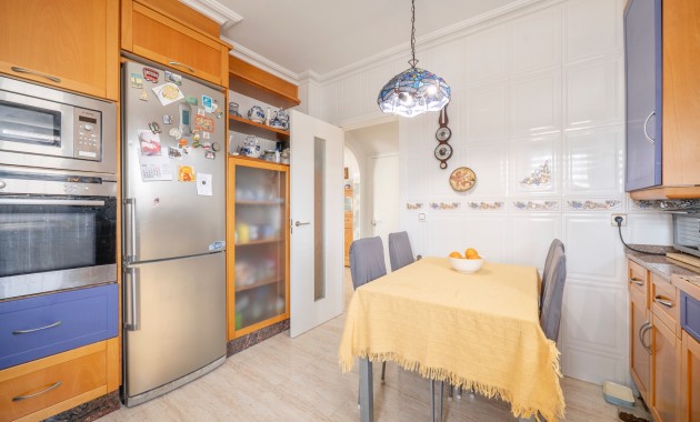 Herverkoop - Herenhuis -
Guardamar del Segura - El Moncayo