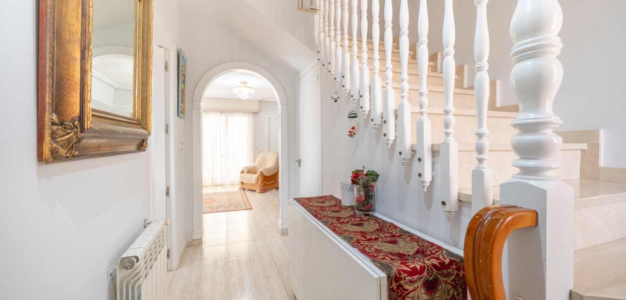 Herverkoop - Herenhuis -
Guardamar del Segura - El Moncayo