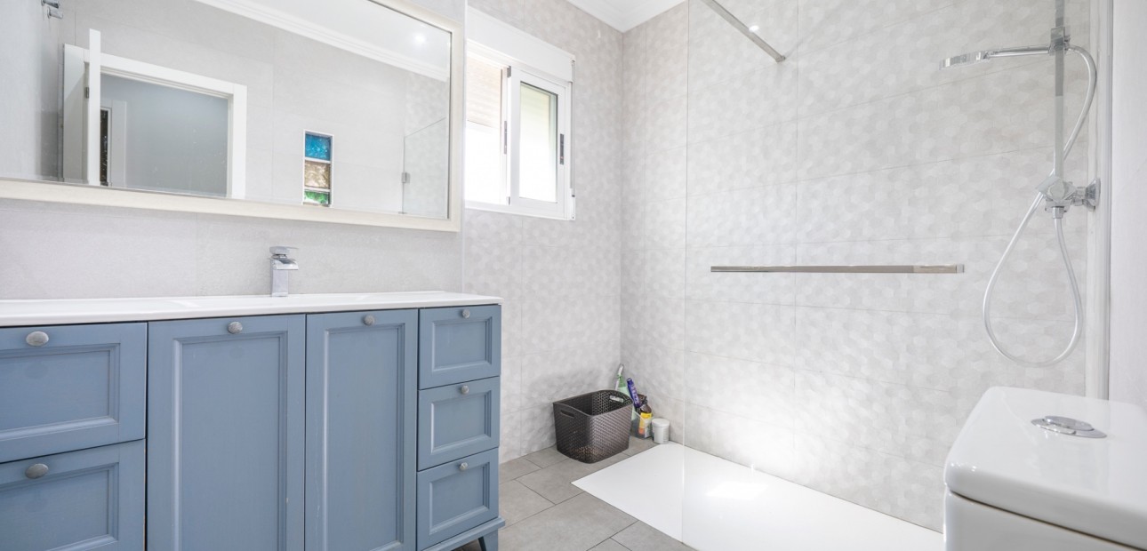 Herverkoop - Herenhuis -
Guardamar del Segura - El Moncayo