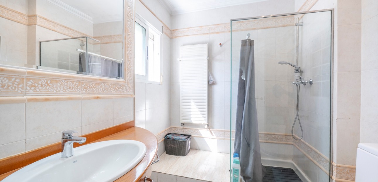 Herverkoop - Herenhuis -
Guardamar del Segura - El Moncayo