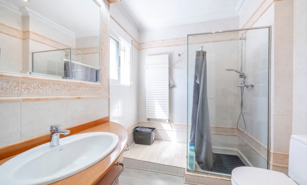 Herverkoop - Herenhuis -
Guardamar del Segura - El Moncayo