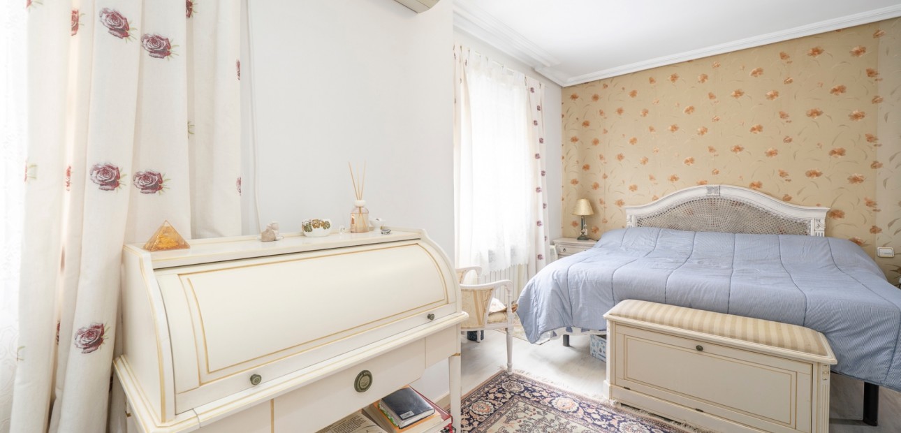 Herverkoop - Herenhuis -
Guardamar del Segura - El Moncayo