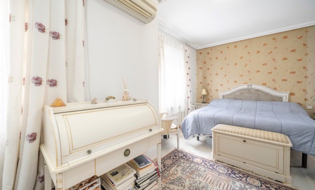 Herverkoop - Herenhuis -
Guardamar del Segura - El Moncayo