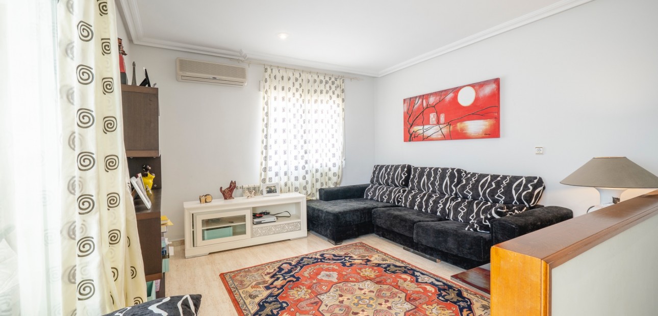 Herverkoop - Herenhuis -
Guardamar del Segura - El Moncayo