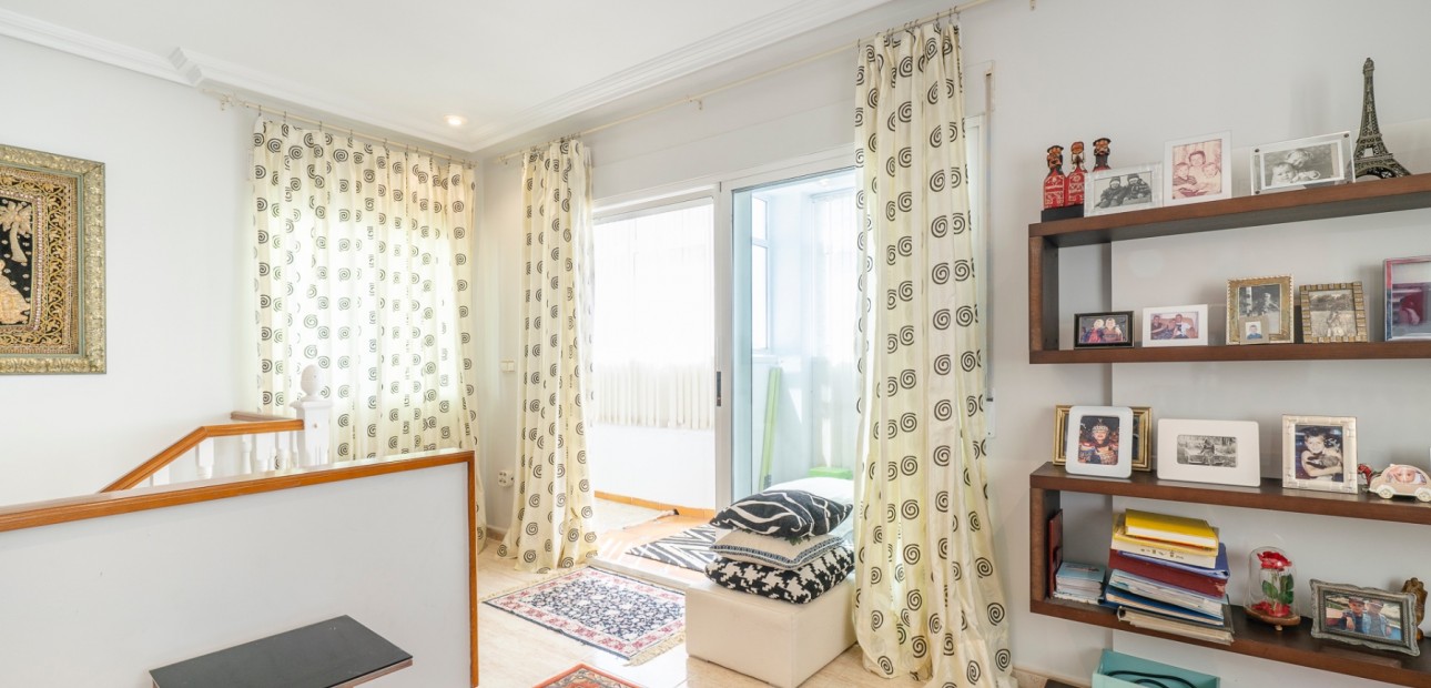 Herverkoop - Herenhuis -
Guardamar del Segura - El Moncayo