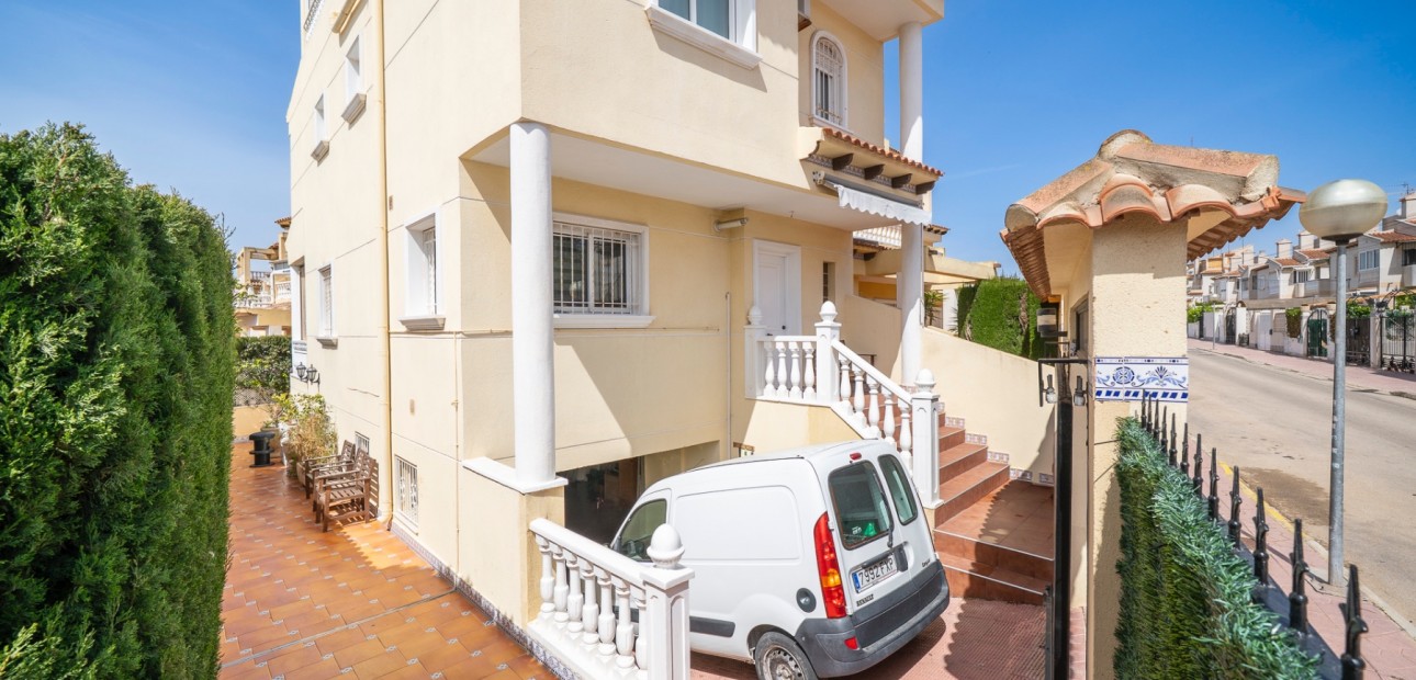 Herverkoop - Herenhuis -
Guardamar del Segura - El Moncayo