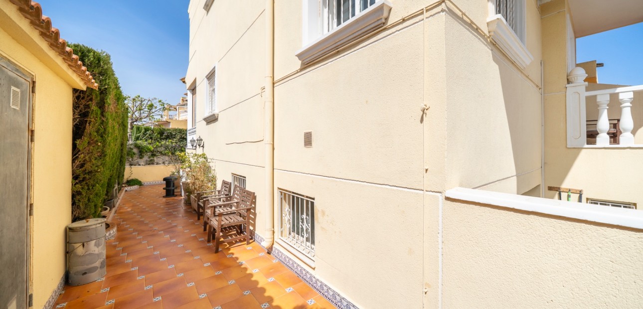 Herverkoop - Herenhuis -
Guardamar del Segura - El Moncayo