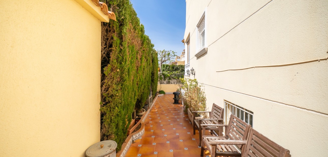 Herverkoop - Herenhuis -
Guardamar del Segura - El Moncayo