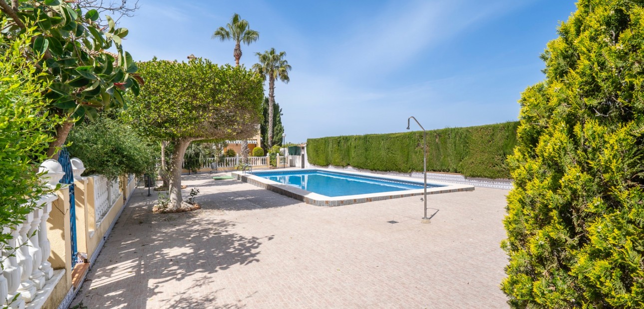 Herverkoop - Herenhuis -
Guardamar del Segura - El Moncayo