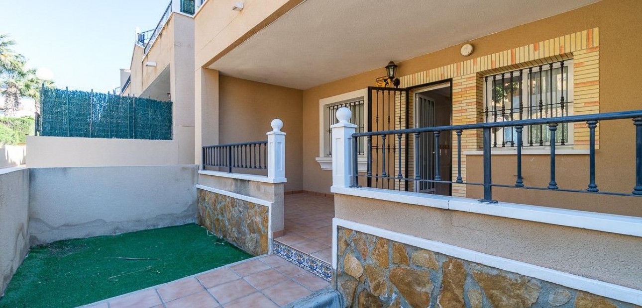 Herverkoop - Bungalow -
Orihuela Costa - Villamartin