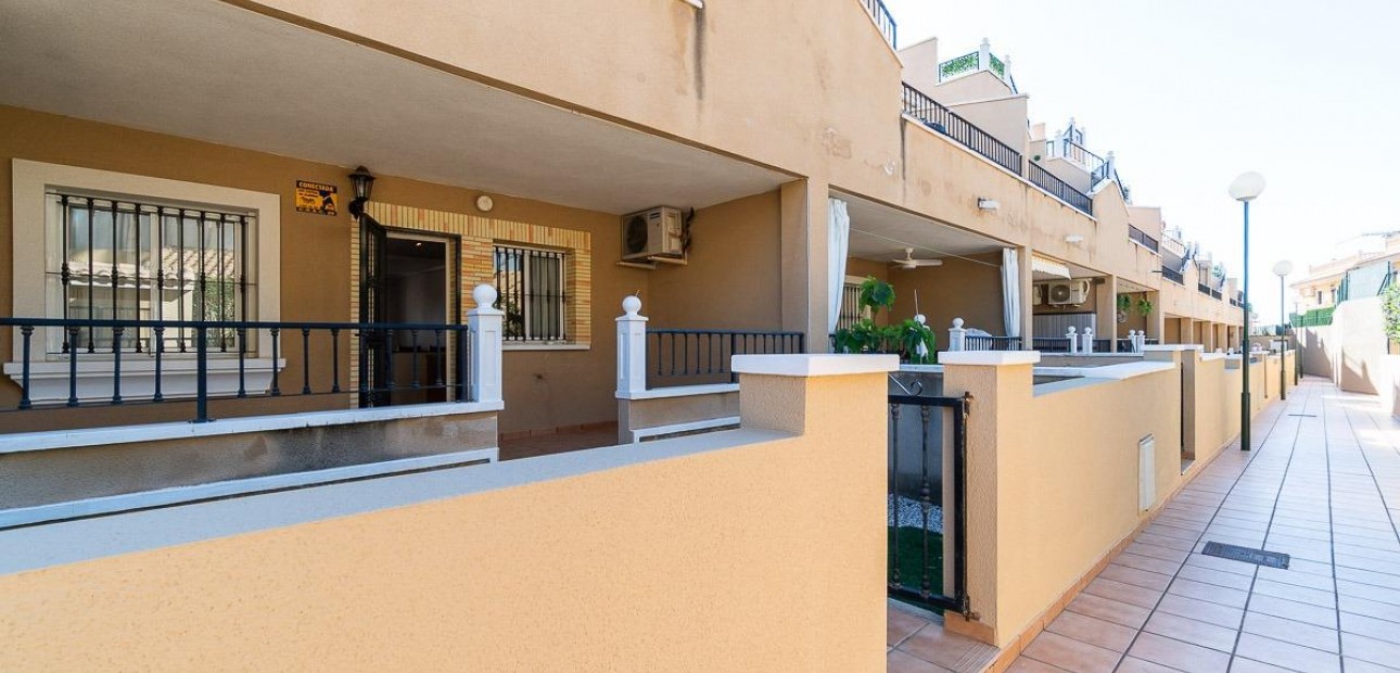 Herverkoop - Bungalow -
Orihuela Costa - Villamartin