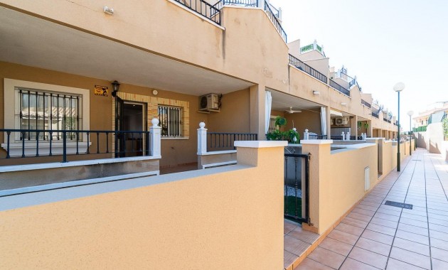 Herverkoop - Bungalow -
Orihuela Costa - Villamartin
