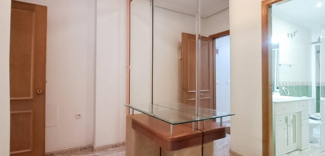 Herverkoop - Appartement / flat -
Torrevieja - Centro