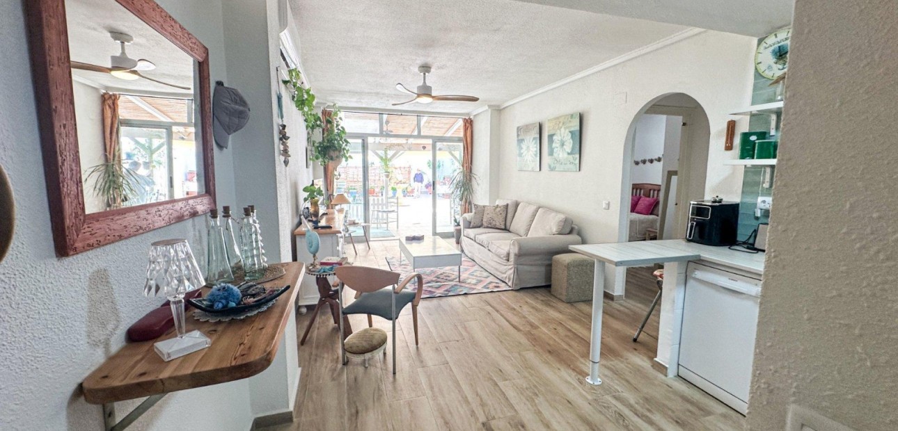 Sale - Apartment / flat -
Torrevieja - torrevieja