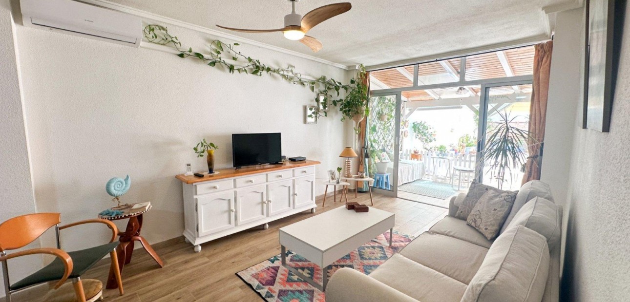 Sale - Apartment / flat -
Torrevieja - torrevieja