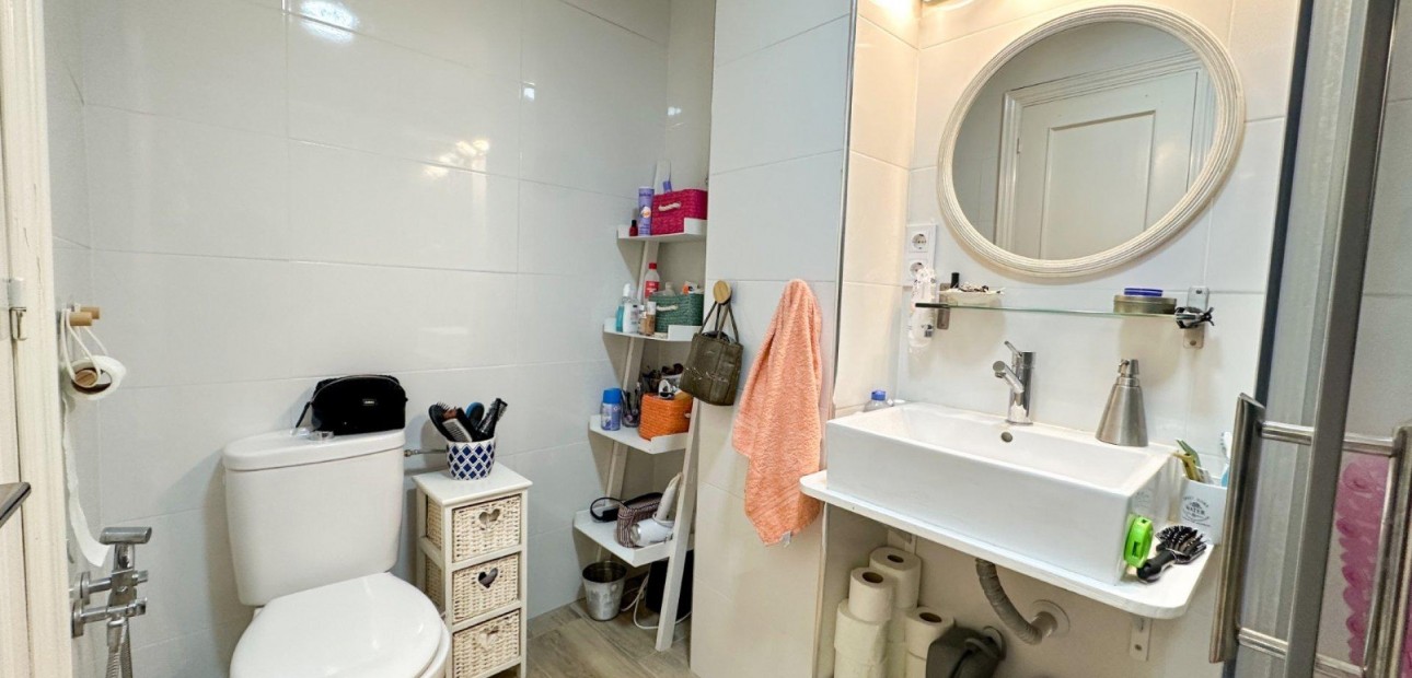 Sale - Apartment / flat -
Torrevieja - torrevieja