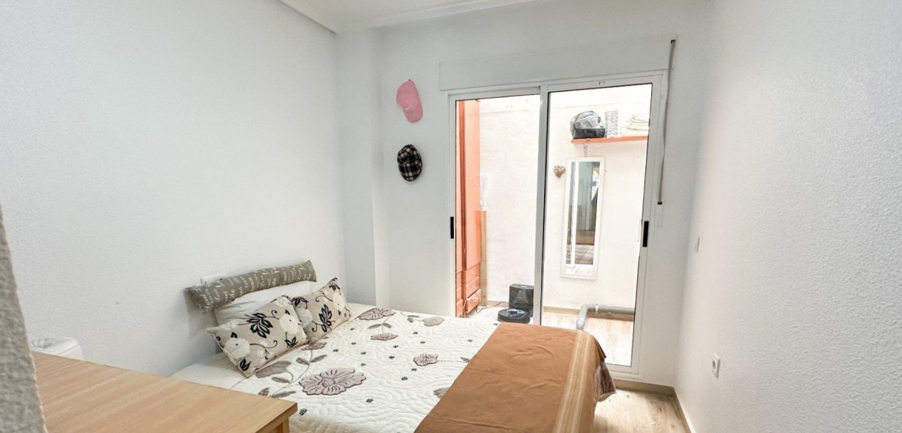 Sale - Apartment / flat -
Torrevieja - torrevieja