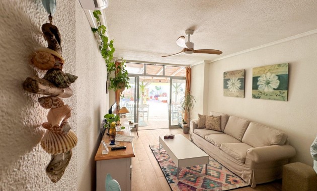 Sale - Apartment / flat -
Torrevieja - torrevieja