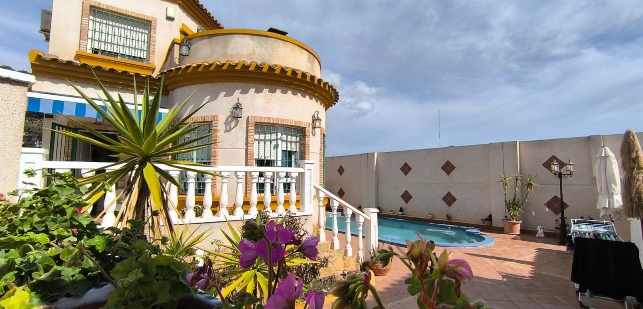 Herverkoop - Detached Villa -
Guardamar del Segura - El Raso