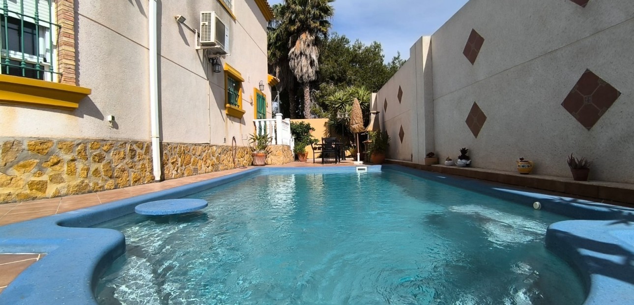 Herverkoop - Detached Villa -
Guardamar del Segura - El Raso