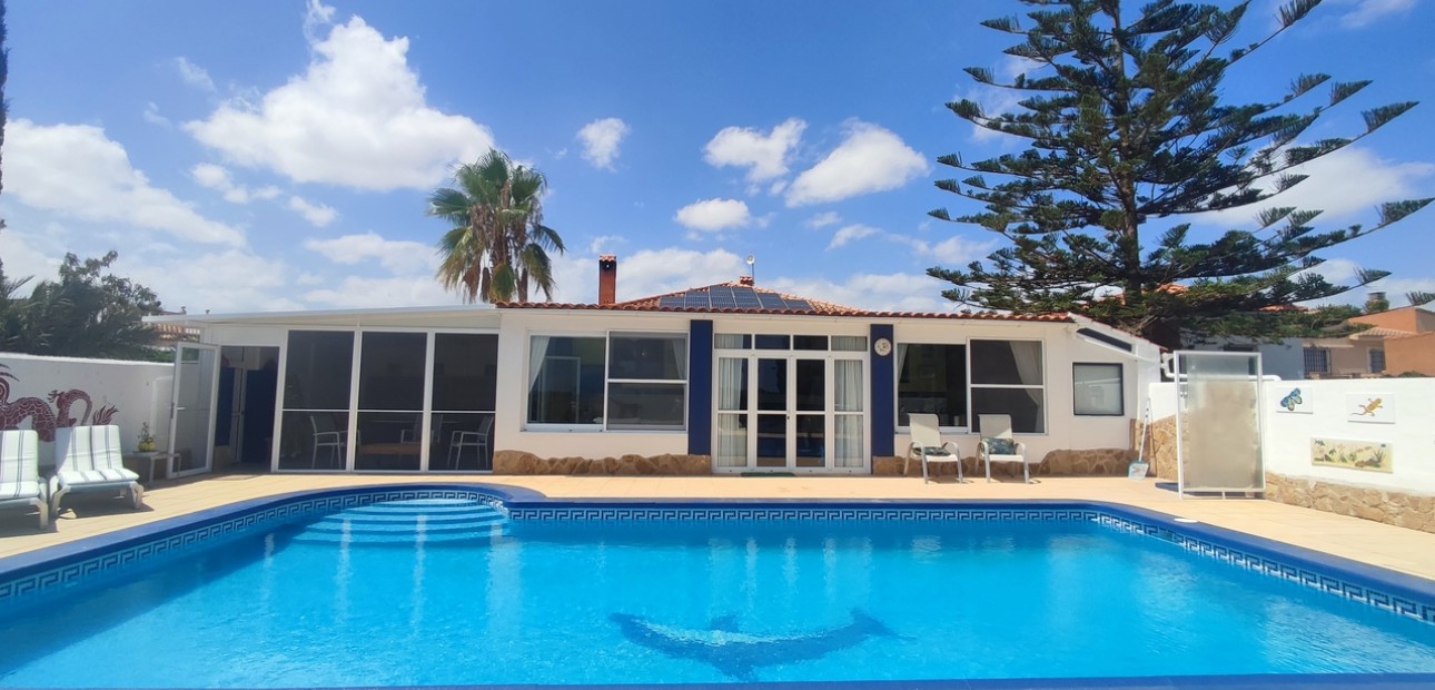 Herverkoop - Detached Villa -
Gea Y Truyols