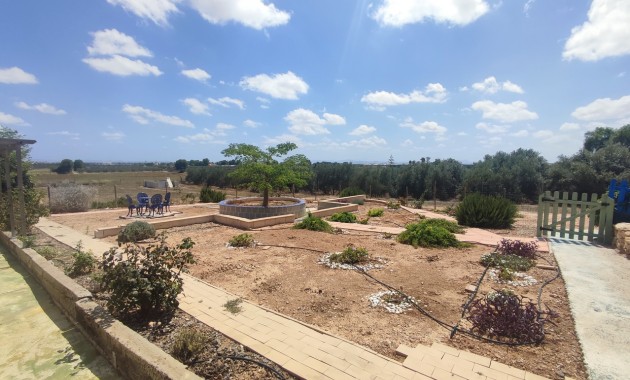 Herverkoop - Detached Villa -
Gea Y Truyols