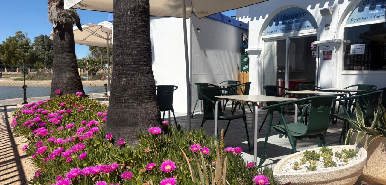 Venta - Commercial property -
Torrevieja - Puerto