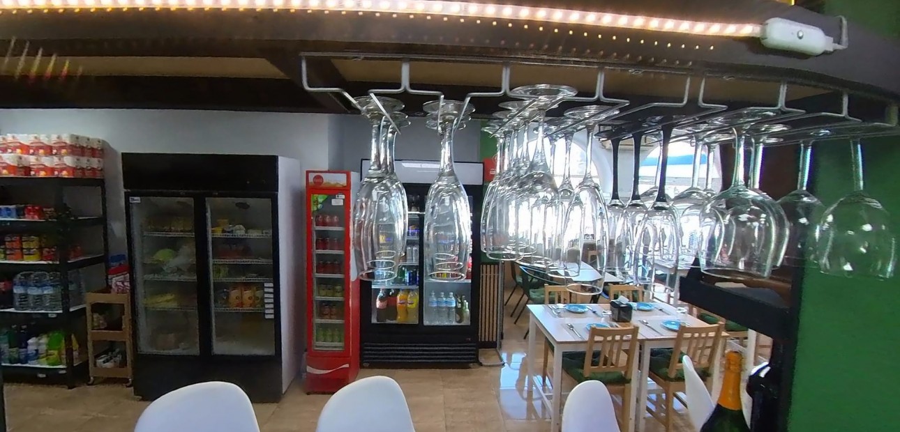 Venta - Commercial property -
Torrevieja - Puerto