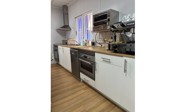 Venta - Commercial property -
Torrevieja - Puerto