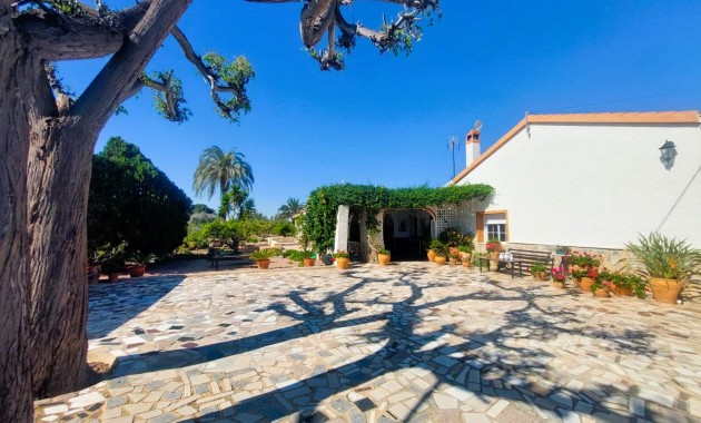 Sale - Masia -
La marina - La Marina