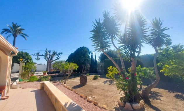 Sale - Masia -
La marina - La Marina