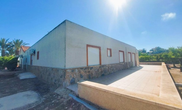 Sale - Masia -
La marina - La Marina