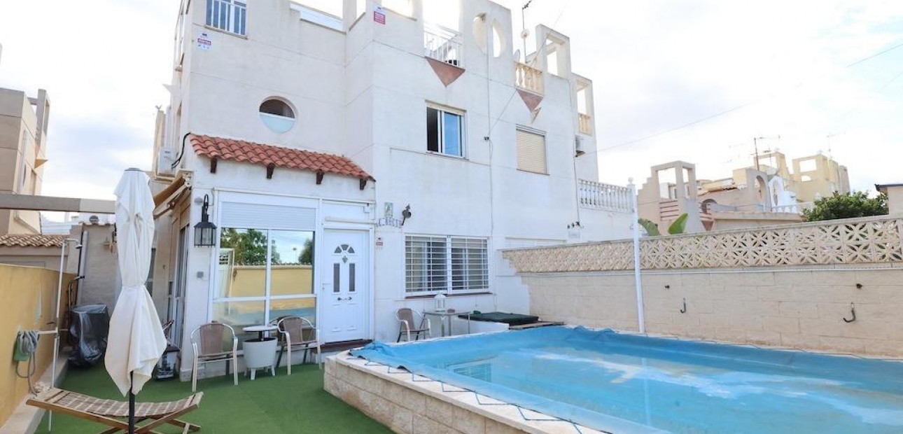 Sale - Terraced house -
Torrevieja - Torretas