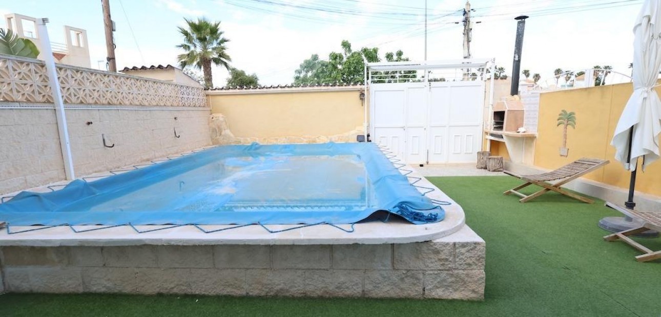 Sale - Terraced house -
Torrevieja - Torretas