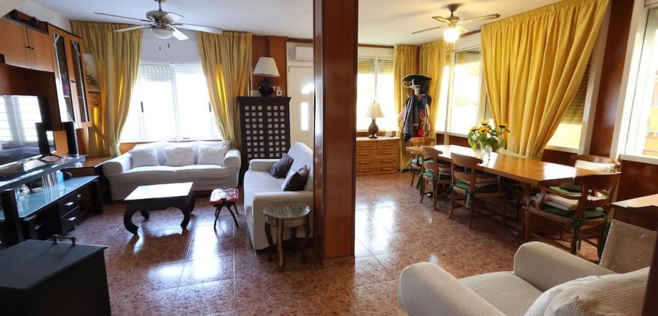 Sale - Terraced house -
Torrevieja - Torretas