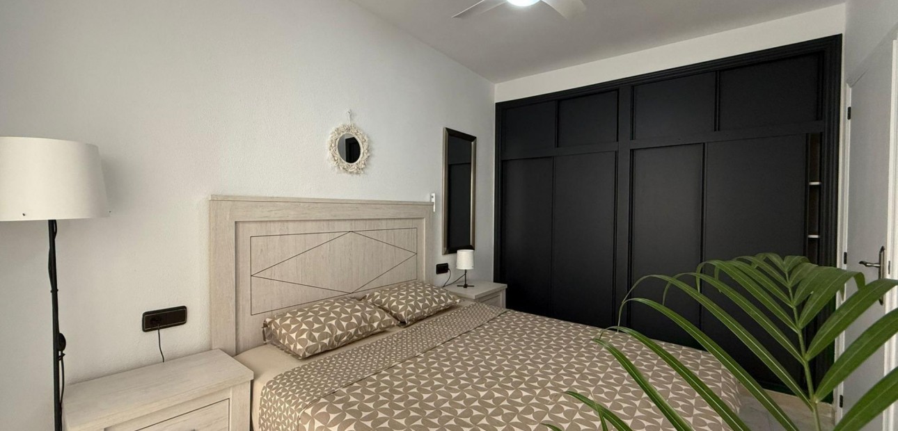 Sale - Apartment / flat -
Torrevieja - Estacion de autobuses