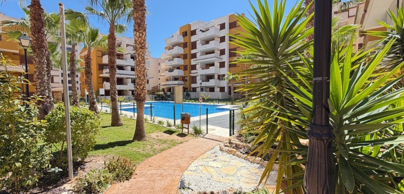 Sale - Apartment / flat -
Torrevieja - Punta prima
