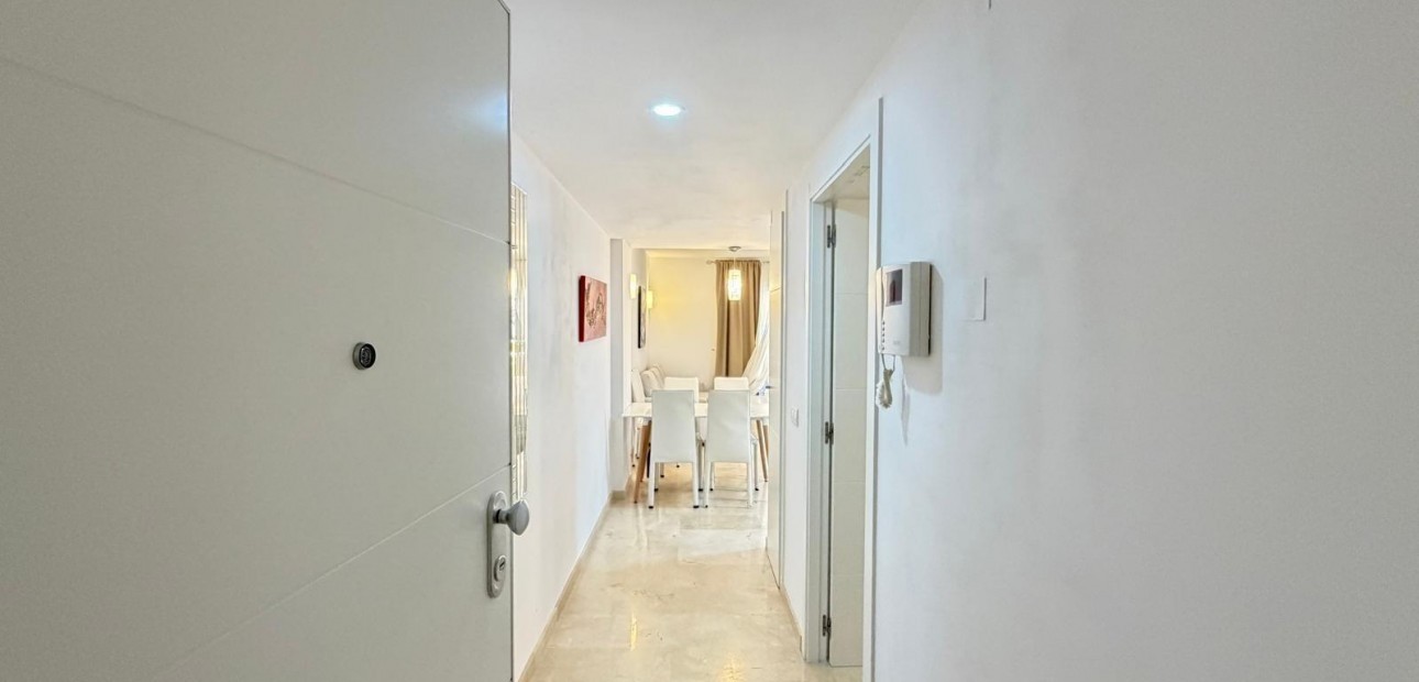 Sale - Apartment / flat -
Torrevieja - Punta prima