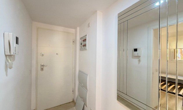 Sale - Apartment / flat -
Torrevieja - Punta prima