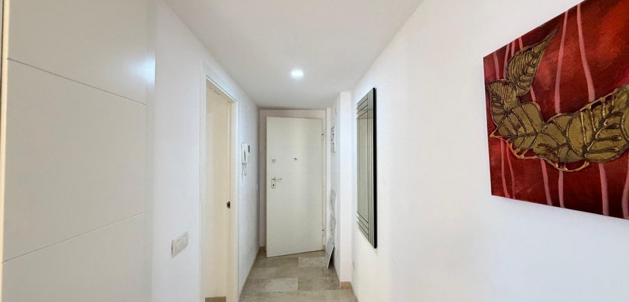 Sale - Apartment / flat -
Torrevieja - Punta prima