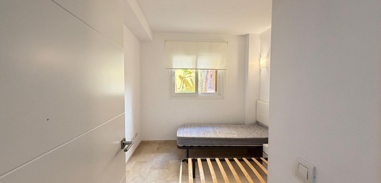 Sale - Apartment / flat -
Torrevieja - Punta prima