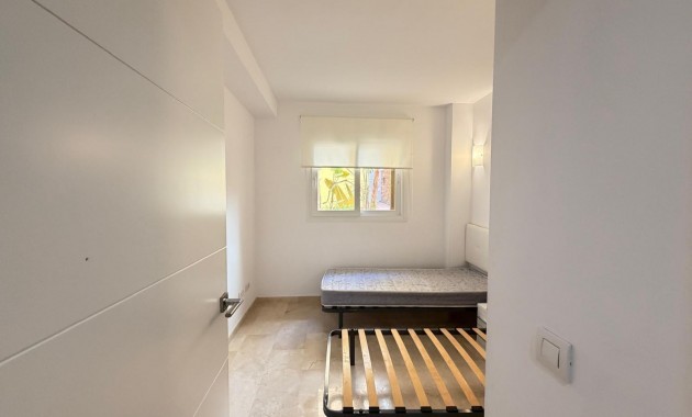 Sale - Apartment / flat -
Torrevieja - Punta prima