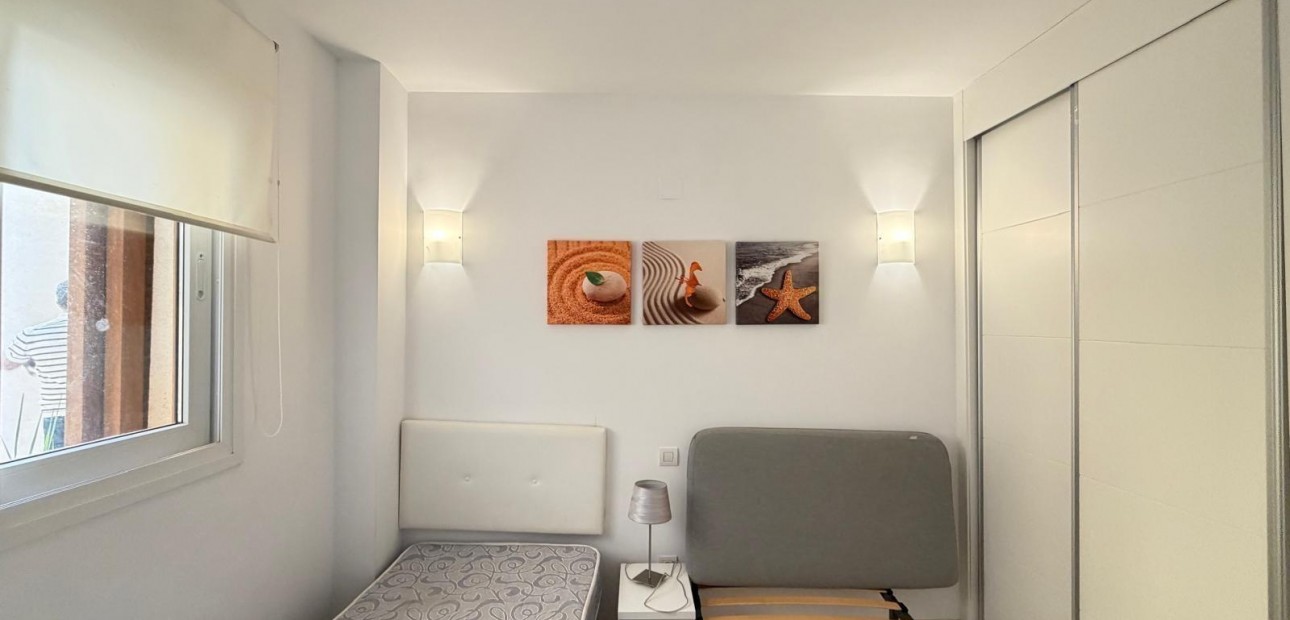 Sale - Apartment / flat -
Torrevieja - Punta prima