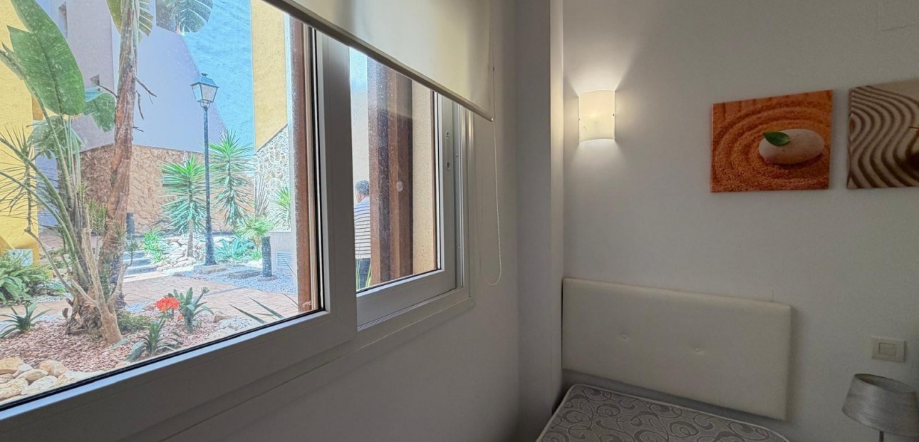 Sale - Apartment / flat -
Torrevieja - Punta prima