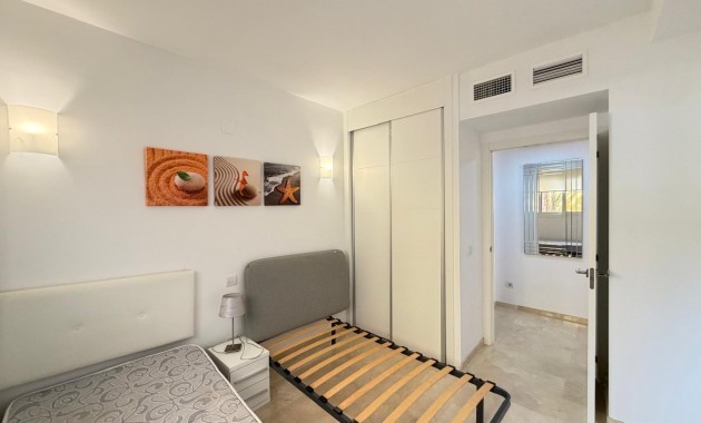 Sale - Apartment / flat -
Torrevieja - Punta prima
