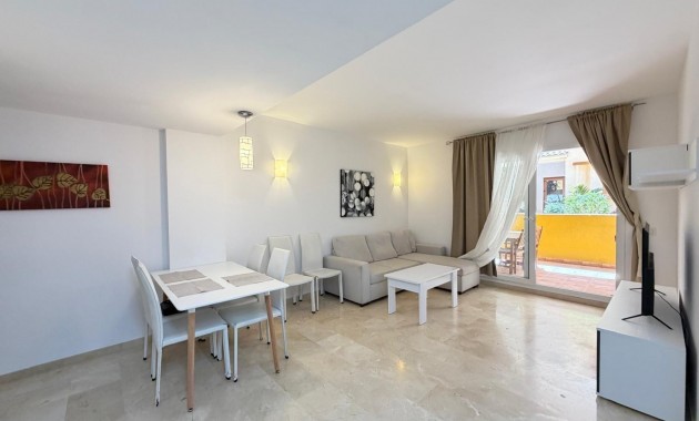 Sale - Apartment / flat -
Torrevieja - Punta prima