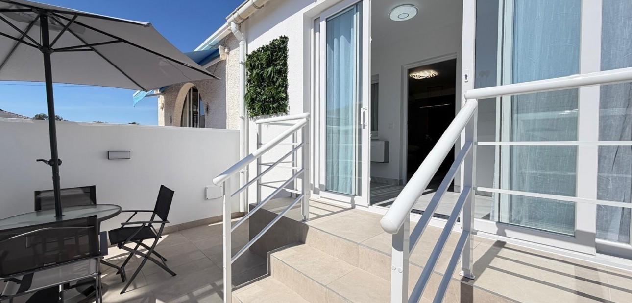 Sale - Terraced house -
Torrevieja - La Siesta - El Salado - Torreta